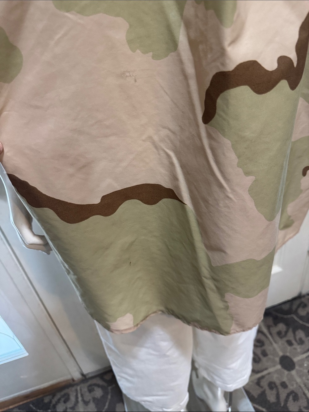 Sleeveless Desert Camo Utility Vest - Picture 9 of 11